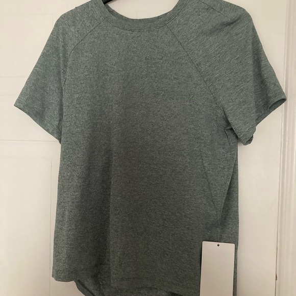 NWT lululemon license to train top - Picture 2 of 5